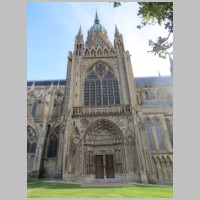 Bayeux, photo Giogo, Wikipedia, south transept.JPG